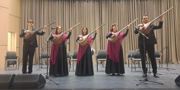 Xankəndidə müəllim və tələbələr səhnədə bir araya gəlib