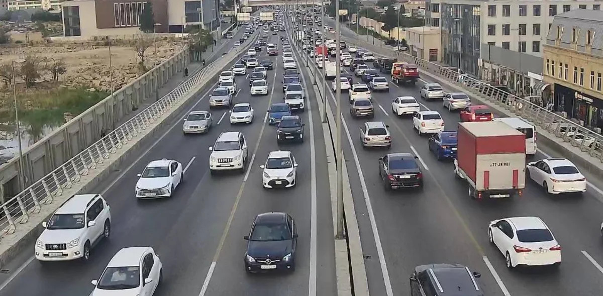 Bakının bu yollarında hərəkət iflic oldu