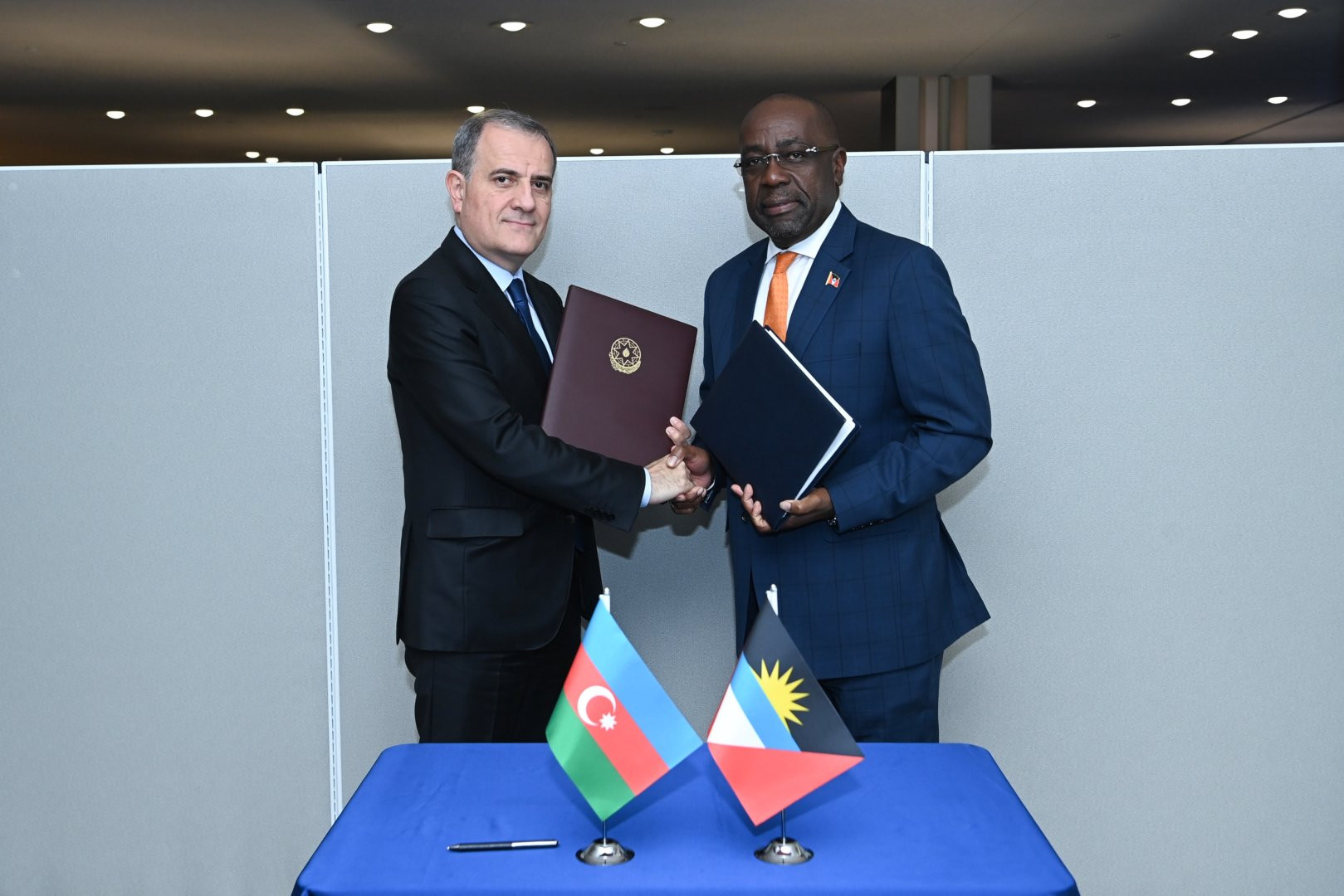 Azərbaycan və Antiqua və Barbuda arasında vizasız rejimə dair iki saziş imzalanıb