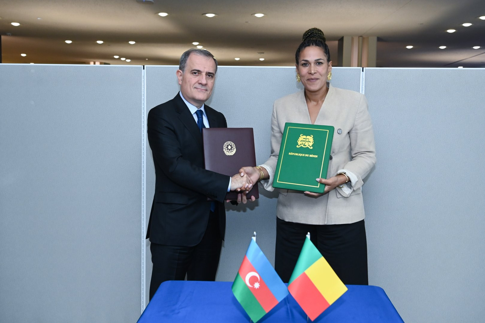 Azərbaycan və Benin vizadan qarşılıqlı azadolma barədə saziş imzalayıb