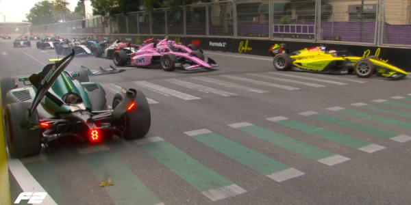 Formula 2 Sprint yarışı start götürüb