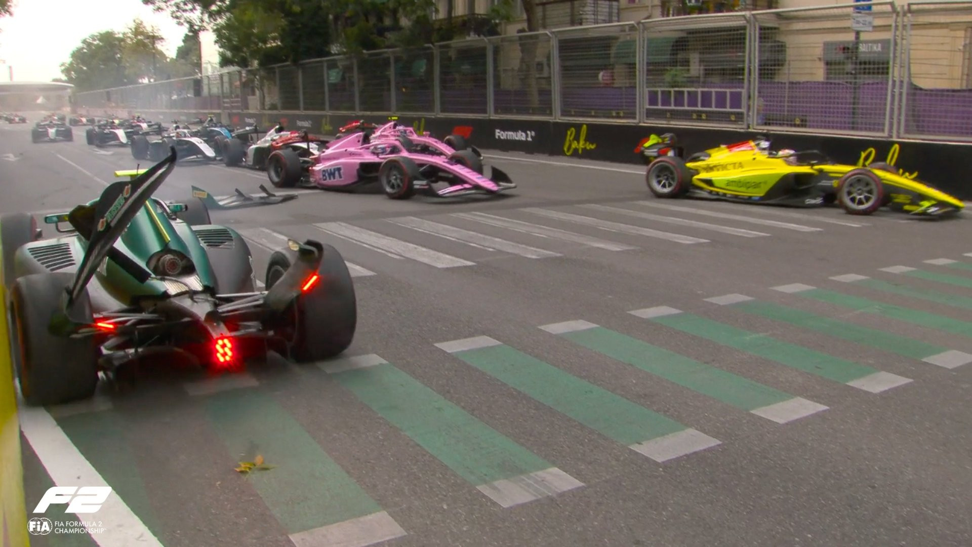 Formula 2 Sprint yarışı start götürüb