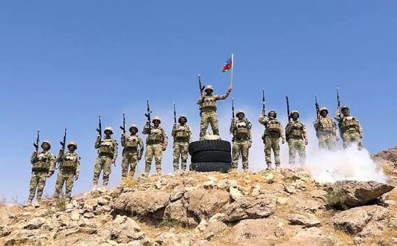 Mərmi yağışı altında şəfa verənlər - Ağ xalatlı qəhrəmanların salnaməsi