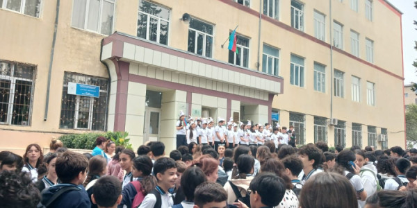 Anım günü şagirdlərin təqdimatında