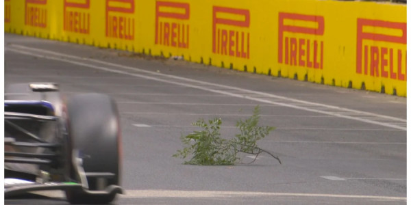 "Formula 1": Bakıdakı yarışda trasa ağac budağı düşüb