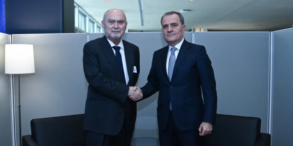 Ceyhun Bayramov ATƏT rəhbəri ilə regional təhlükəsizlik və sülh prosesini müzakirə edib