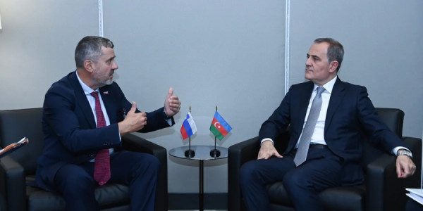 Ceyhun Bayramov sloveniyalı həmkarı ilə ikitərəfli gündəliyi nəzərdən keçirib