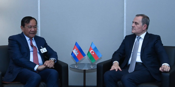 Ceyhun Bayramov kambocalı həmkarı ilə minatəmizləmə sahəsində əməkdaşlığı müzakirə edib