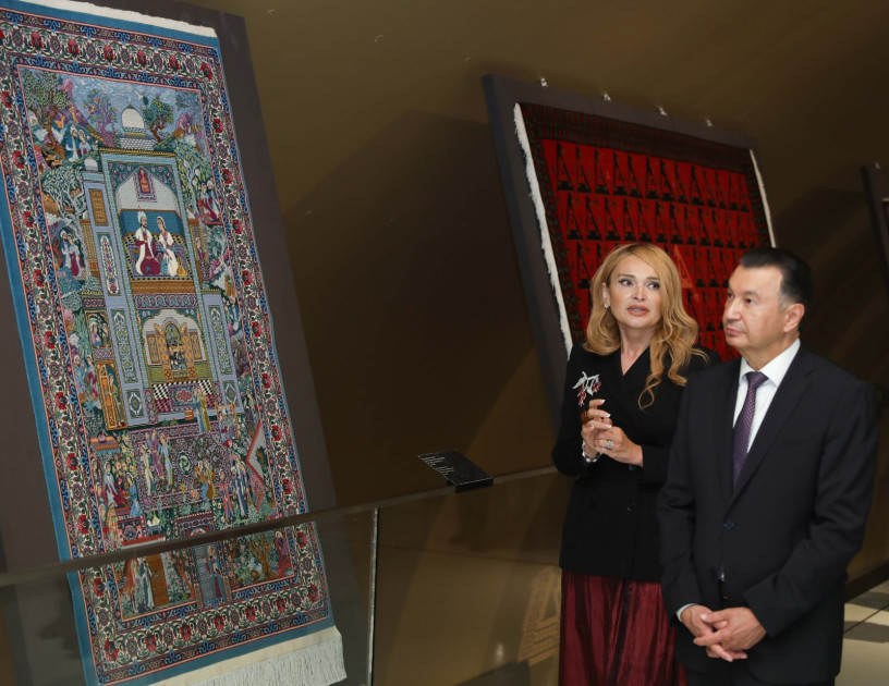 Tacikistanın Baş naziri Azərbaycan Milli Xalça Muzeyini ziyarət edib