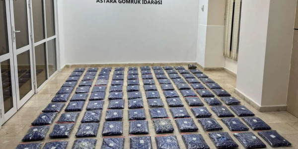 Şaftalı qutularında gizlədilmiş 52 kilo narkotik Astara gömrüyündə ələ keçirildi
