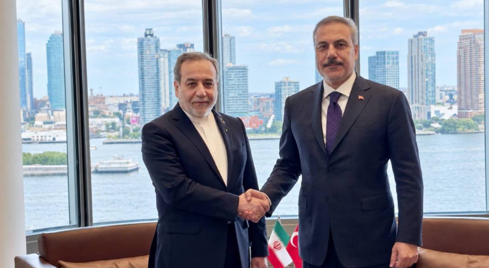 BMT sessiyasında diqqətçəkən görüş: Fidan və Əraqçi eyni masada