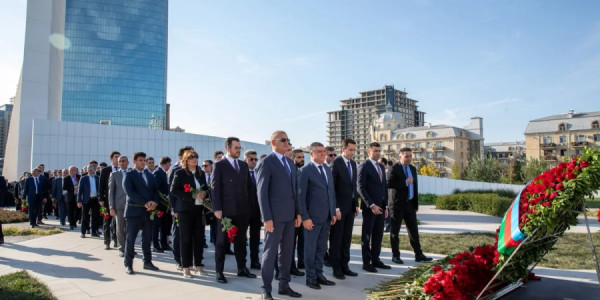 ADY rəhbərliyi Zəfər parkını ziyarət edib