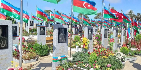 Vətən müharibəsinin ildönümü ilə əlaqədar Hərbi Memorial Məzarlığa ziyarət başlayıb