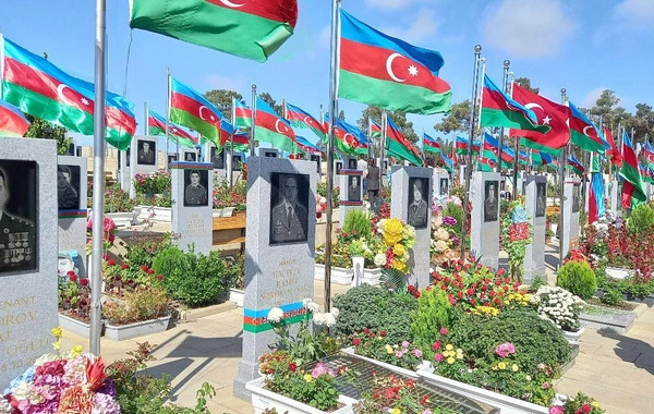 Vətən müharibəsinin ildönümü ilə əlaqədar Hərbi Memorial Məzarlığa ziyarət başlayıb