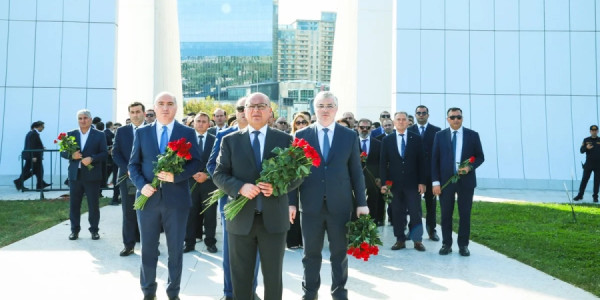 ANAMA sədri və agentlik əməkdaşları Zəfər abidəsini ziyarət ediblər