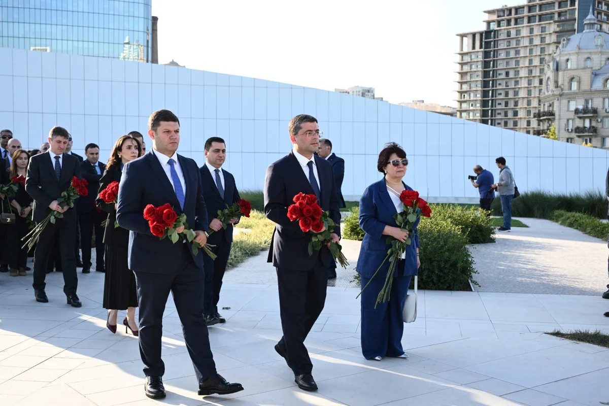 Media və Yayım Şurasının rəhbərliyi, kollektivi şəhidləri anıb