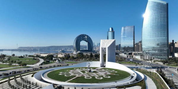Kamran Əliyev və prokurorluq əməkdaşları Zəfər abidəsini ziyarət ediblər