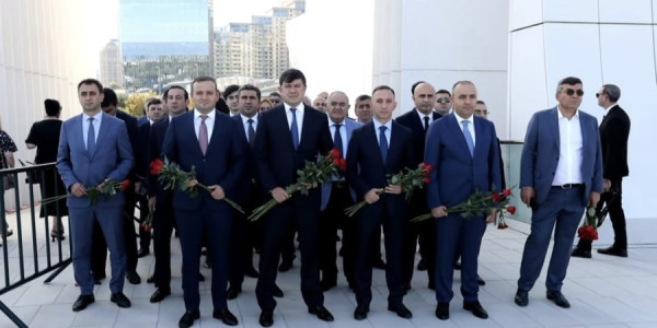 Diaspora Komitəsinin əməkdaşları Zəfər parkını ziyarət edib