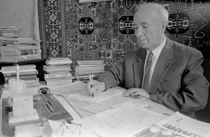 Azərbaycan ədəbiyyatının parlaq siması: Mir Cəlal Paşayev