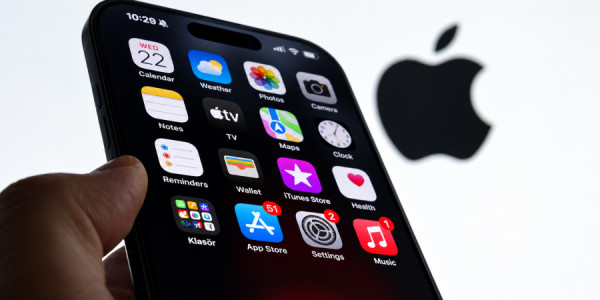 Apple-a 5,72 milyard dollarlıq cəza