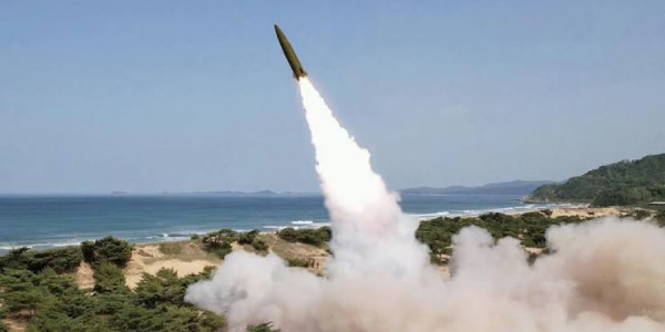 İran raketi ABŞ gəmisinə zərbə endirdi: 8 dəniz piyadası yaralandı