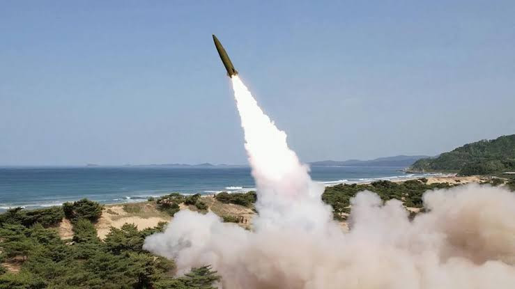 İran raketi ABŞ gəmisinə zərbə endirdi: 8 dəniz piyadası yaralandı