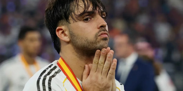 "Real" müdafiəçisi Raul Asensio ilə yolları ayırmağı düşünmür