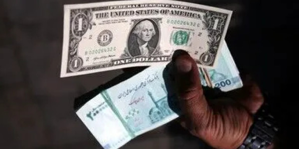 İranda dollar rekord həddə çatdı: tümən tarixi minimuma gerilədi