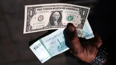 İranda dollar rekord həddə çatdı: tümən tarixi minimuma gerilədi