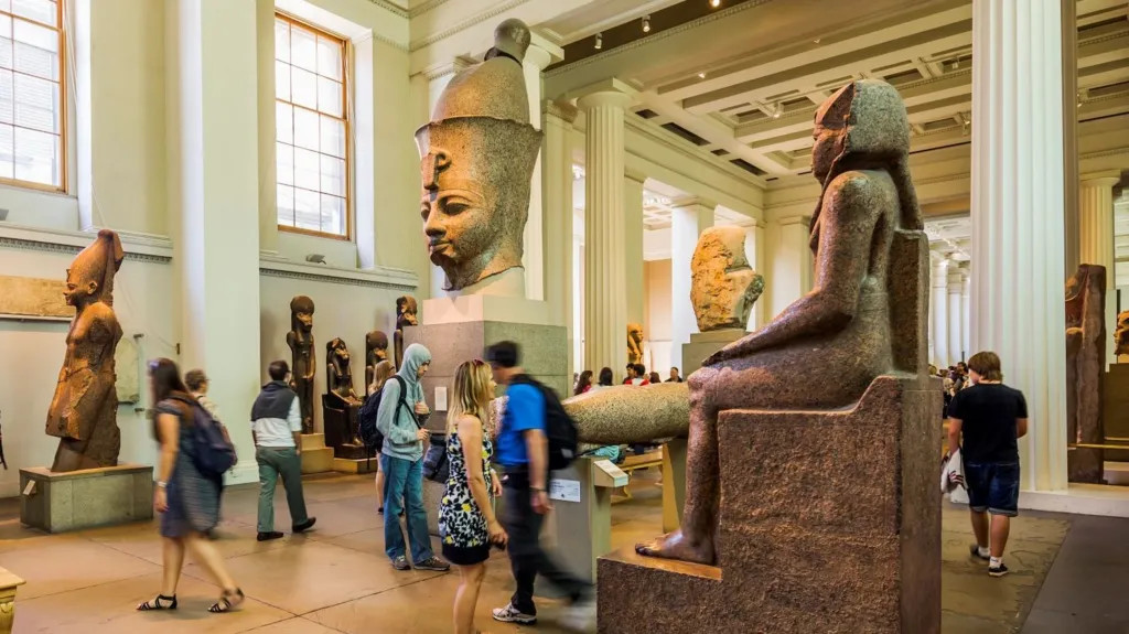 İngiltərədə milli muzeylərə turistlər üçün ödəniş tətbiq olunmayacaq