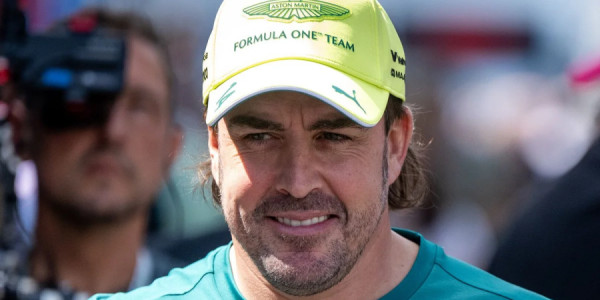 "Aston Martin" 45 yaşlı Fernando Alonso ilə müqavilənin müddətini uzadıb