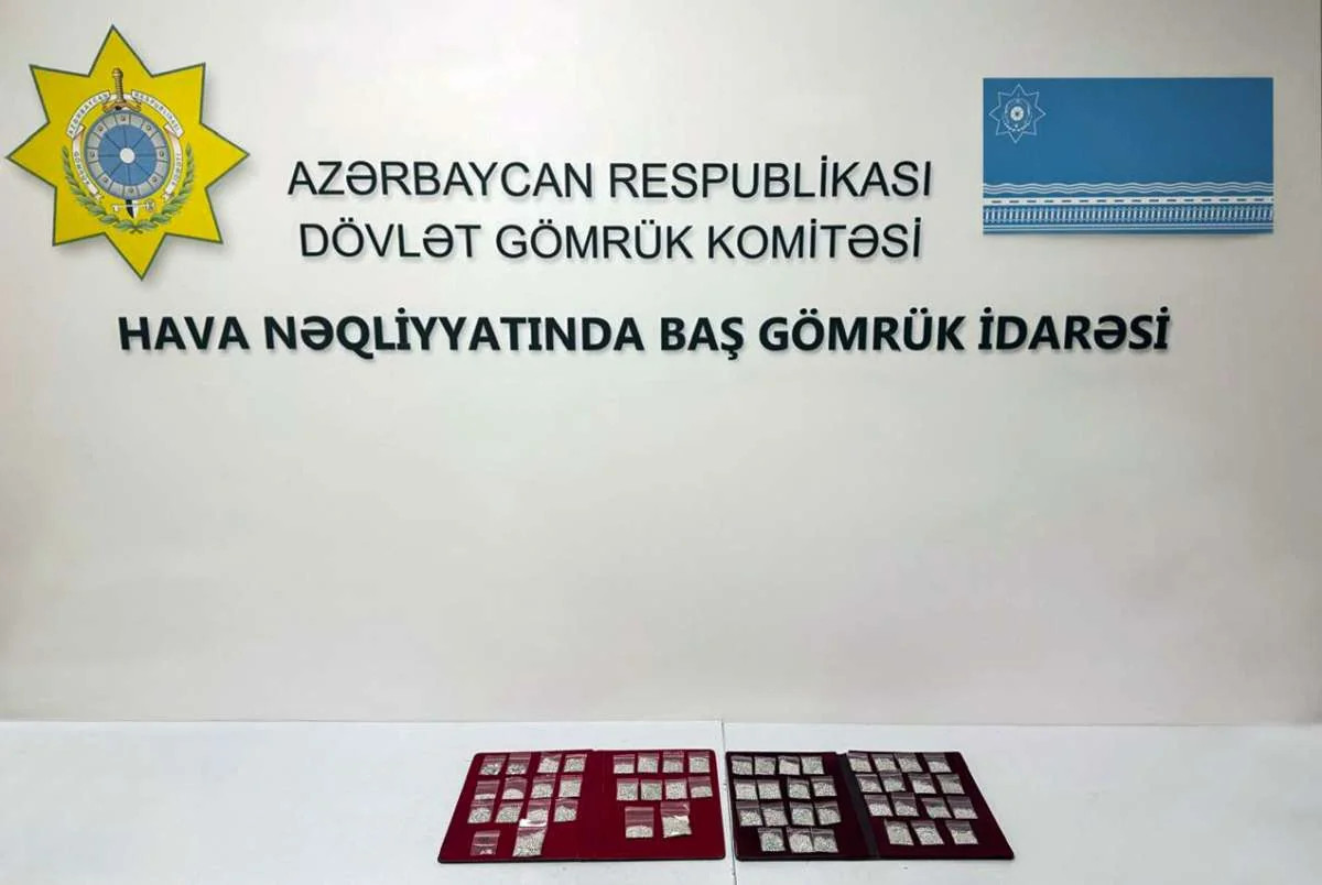 Şarja-Bakı reysi ilə gələn sərnişindən dəyəri 4 milyon manatdan çox brilyant aşkar edilib