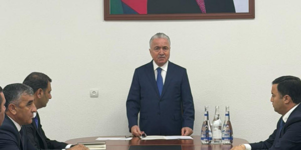 Gədəbəy Rayon İcra Hakimiyyətinin başçısı kollektivə təqdim olunub