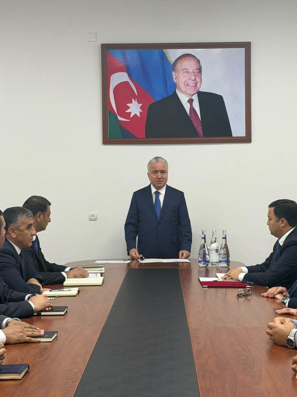Gədəbəy Rayon İcra Hakimiyyətinin başçısı kollektivə təqdim olunub