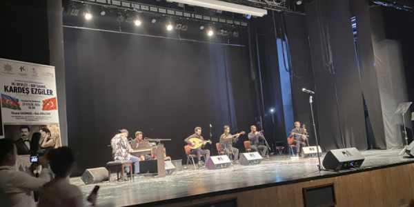 İstanbulda "Qardaş nəğmələri" adlı Azərbaycan gecəsi keçirilib