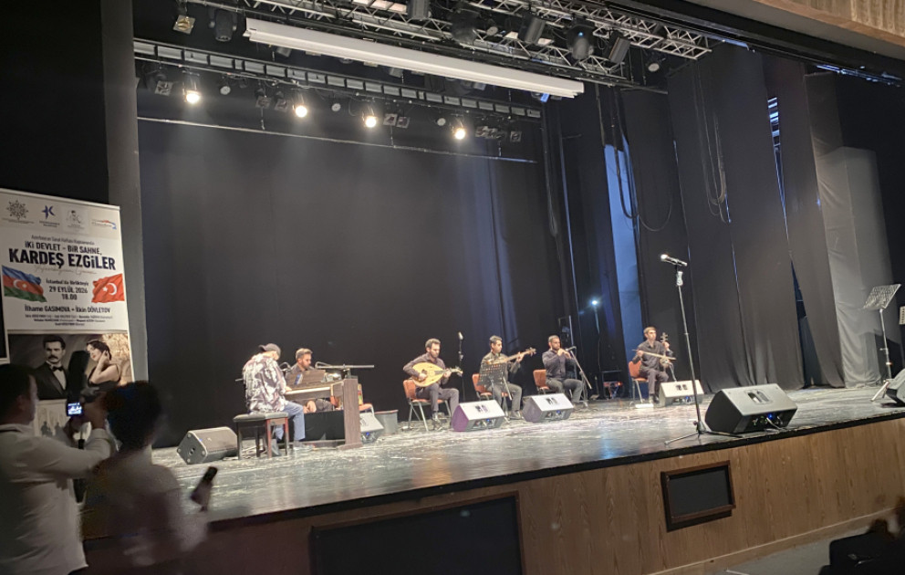 İstanbulda "Qardaş nəğmələri" adlı Azərbaycan gecəsi keçirilib