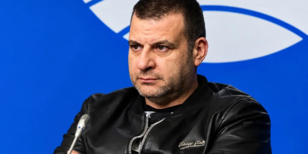 Futbol klubunun prezidenti başından