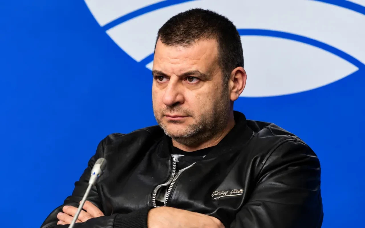 Futbol klubunun prezidenti başından