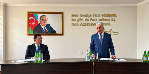 Qaradağ Rayon İcra Hakimiyyətinin başçısı kollektivə təqdim olunub