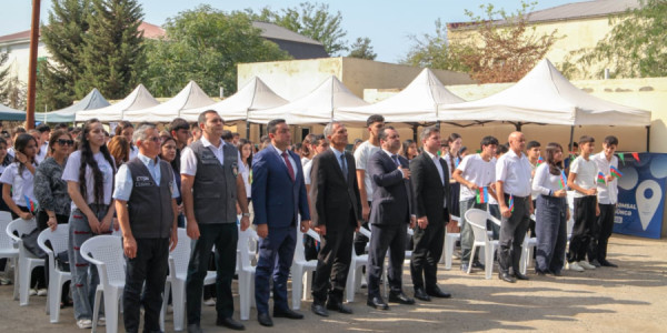 Səyyar Gənclər Xidməti növbəti dayanacağı olan  Salyan ilə fəaliyyətinə davam edir