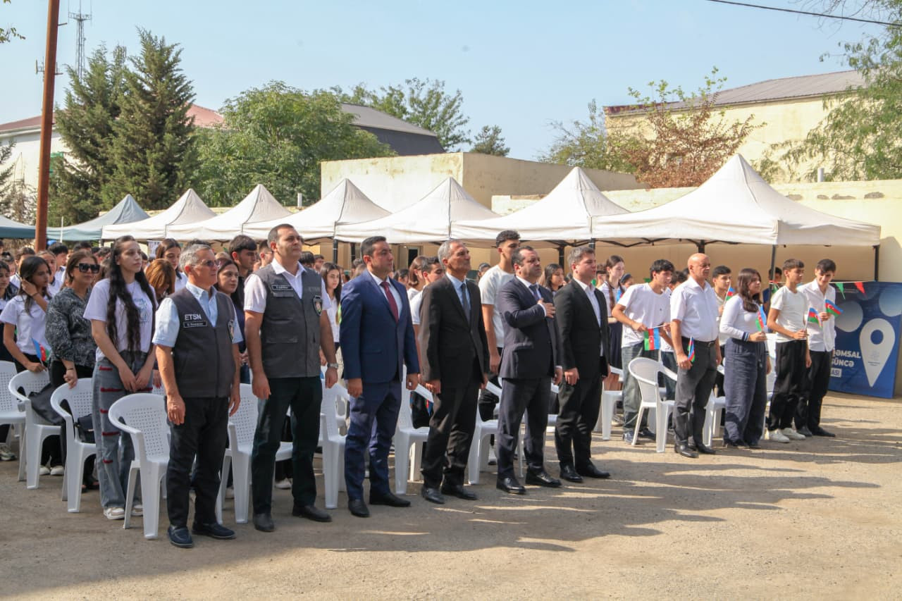 Səyyar Gənclər Xidməti növbəti dayanacağı olan  Salyan ilə fəaliyyətinə davam edir