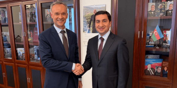 Hikmət Hacıyev Litva ilə münasibətləri müzakirə edib