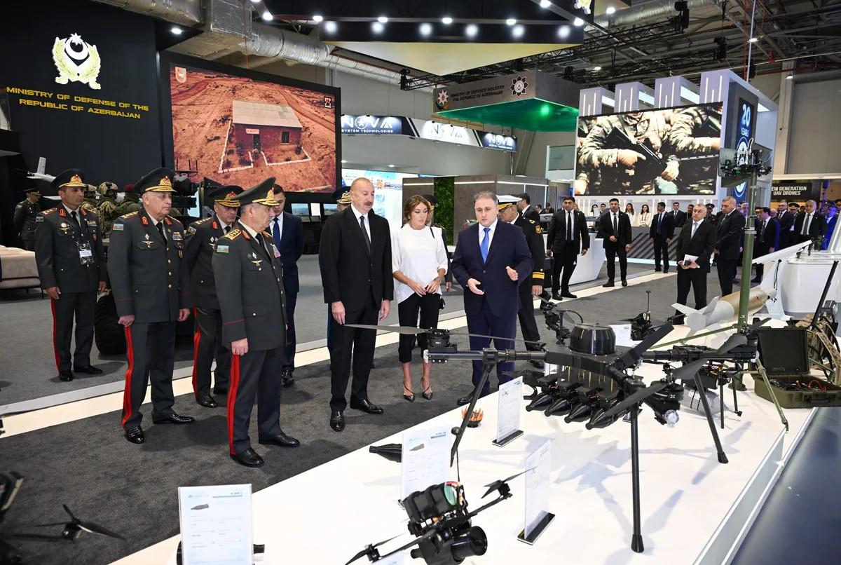 İlham Əliyev "ADEX 2026" və "Securex Caspian" sərgiləri ilə tanış olub -