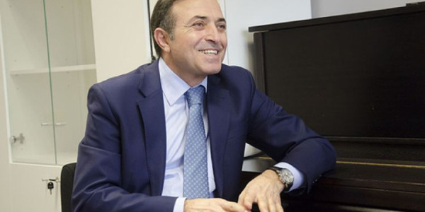 Mənsum İbrahimov uzun illərdir muğam sənətinin ənənələrini yaşadır