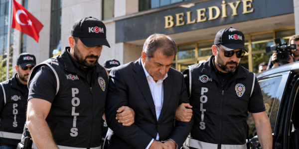 Türkiyədə daha bir bələdiyyə sədri saxlanılıb