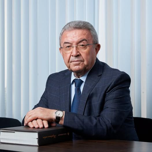 Misir müəllim-Ömrün səksəninci zirvəsində