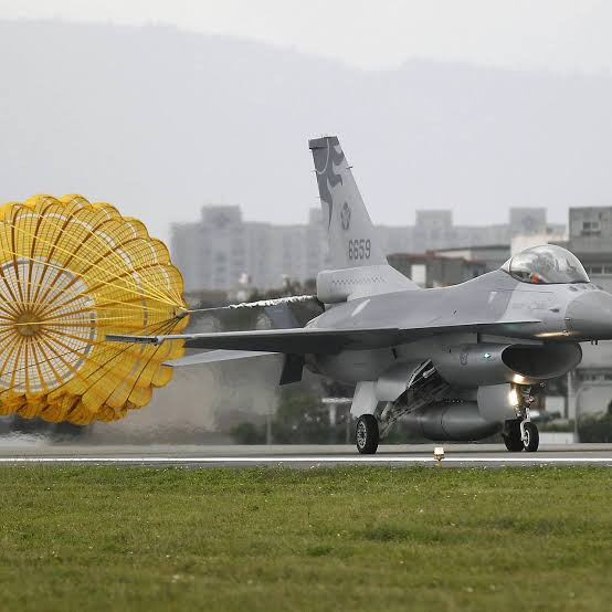 Tayvan ABŞ-dan aldığı ilk F-16V Viper qırıcılarını təhvil alıb