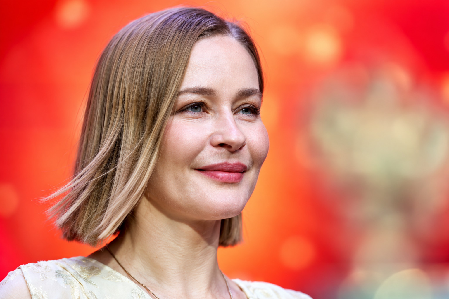 42 yaşlı Yuliya Peresild yaş qorxusundan danışdı