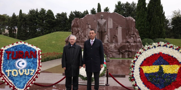 "Fənərbağça"nın nümayəndələri Heydər Əliyevin məzarını və Şəhidlər xiyabanını ziyarət ediblər