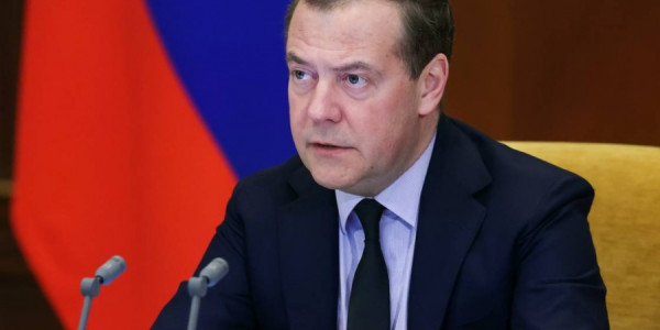 Medvedev: Rusiya İranda yeni atom elektrik stansiyaları tikməyi planlaşdırır